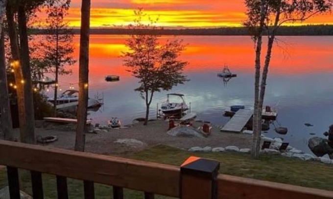 North Lake Cottage | Beautiful Cottage on Lake