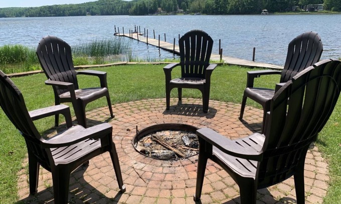Wetmore Cottage | Beautiful Cottage on Lake 20 Minutes from Munising