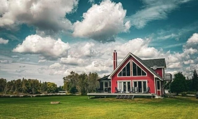 Hessel House | Beautiful Cottage on St. Martins Bay, Lake Huron, with Pontoon, Kayaks & Canoe!