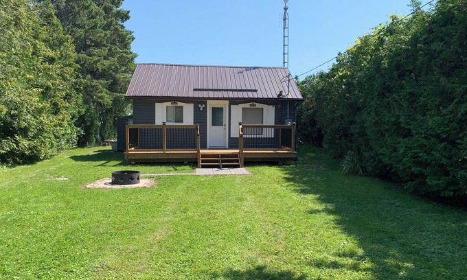 Colborne Cottage | Beautiful cottage on the Lake Ontario to spend peaceful time with loved ones