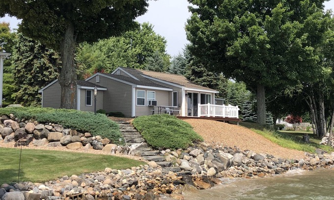 Suttons Bay House | Beautiful Cottage on the Water of Pristine West Bay