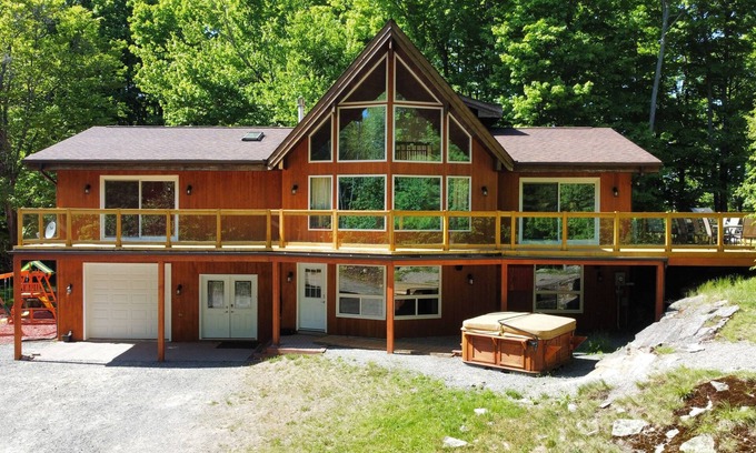 Lake of Bays Cottage | Beautiful Cottage Retreat in Huntsville, Muskoka