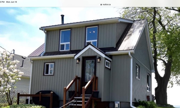 Lowbanks Cottage | Beautiful Cottage Retreat Located On Lake Erie