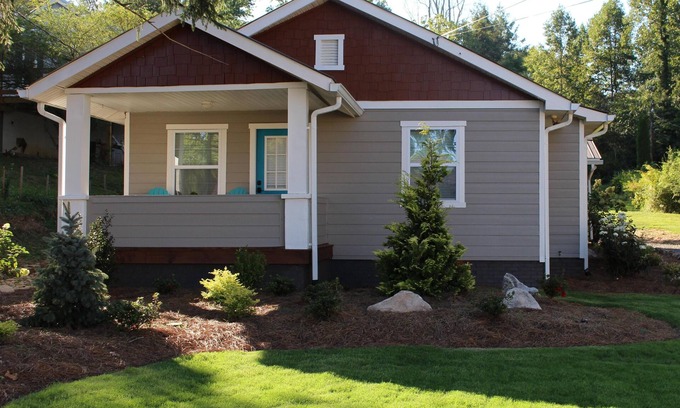 Blue Ridge Cottage | Beautiful Cottage, Short Walk to Downtown! No Extra Management Fees
