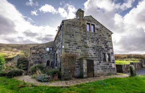 Lumbutts House | Beautiful Cottage, stunning views, Hot Tub, Sleeps 10!