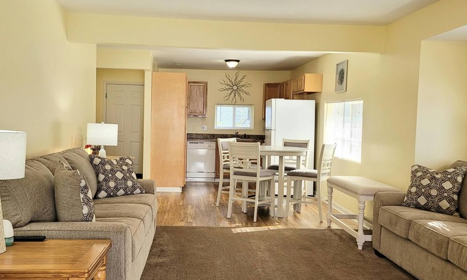 Buckeye Lake House | Beautiful cottage for the professional working out of town