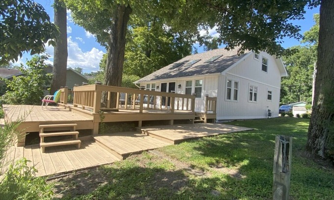 Sturgis Cottage | Beautiful Cottage With Water Access and Kayaks!