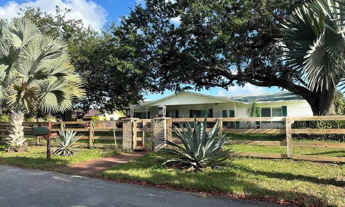 Weston House | Beautiful Country Home in South Florida