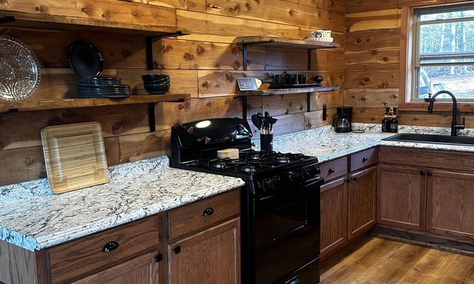 Zion Cabin | Beautiful country cabin on a natural spring creek!