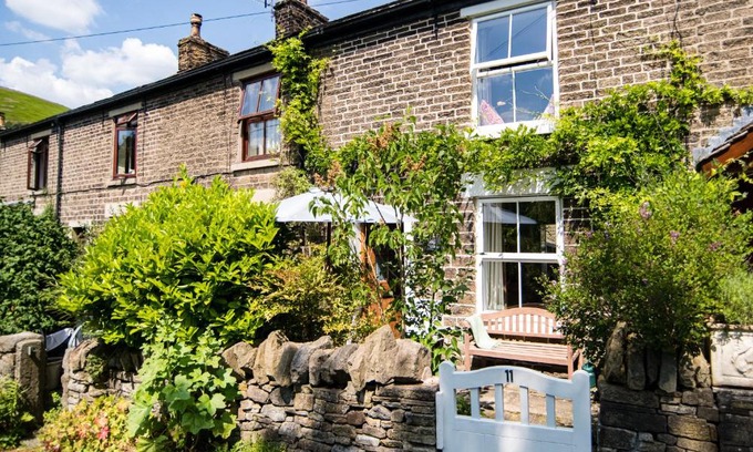 Little Hayfield House | Beautiful Country Cottage
