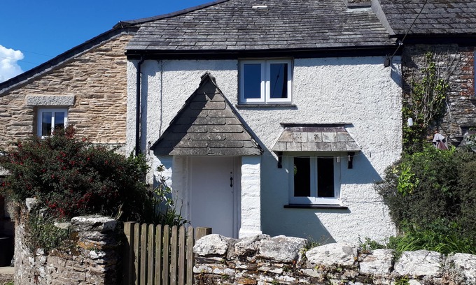 Looe Cottage | Beautiful Country Cottage