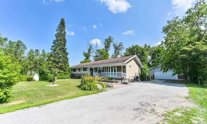 Innisfil House | Beautiful country escape 5 min. from beach