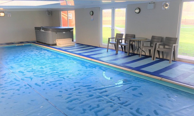 Swindon Cottage | Beautiful Country Cottage private Indoor Swimming Pool ,Hot Tub, & Games room.