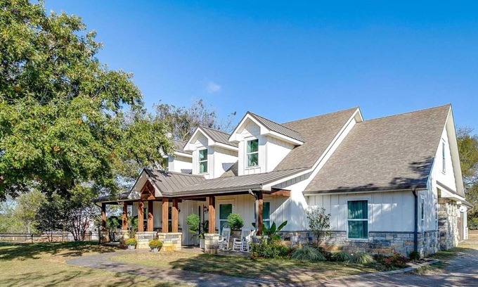 Brandon Other | Beautiful country home ideal for gatherings