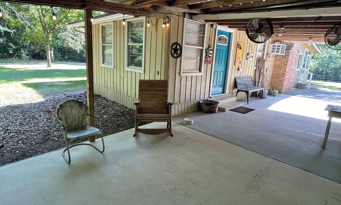 Milam House | Beautiful Country Home on 11 Acres Near Toledo Bend Lake.