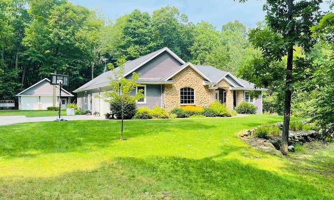Plymouth House | Beautiful Country Home Near Popular Hot Spots!