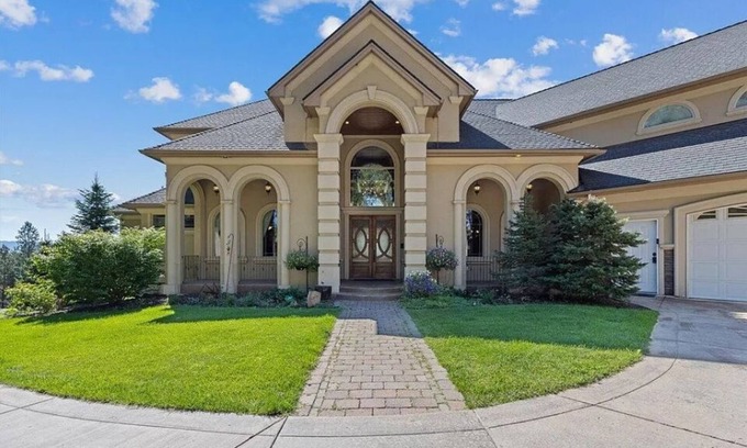 Thorpe Westwood Villa | Beautiful Country Villa on 5 acres, 5 miles to downtown