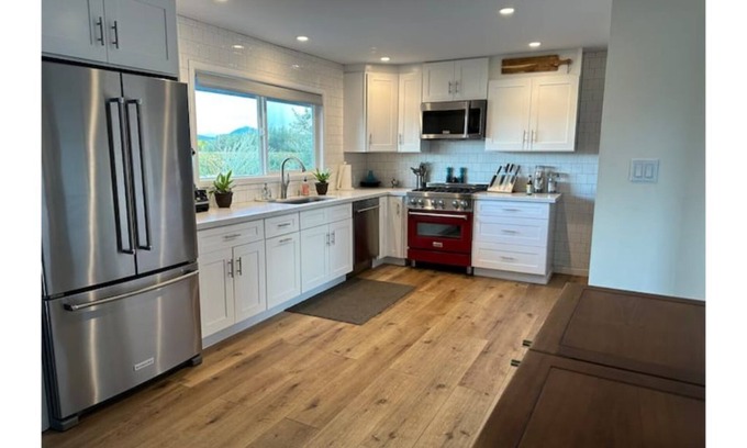 Finley House | Beautiful country vineyard property!