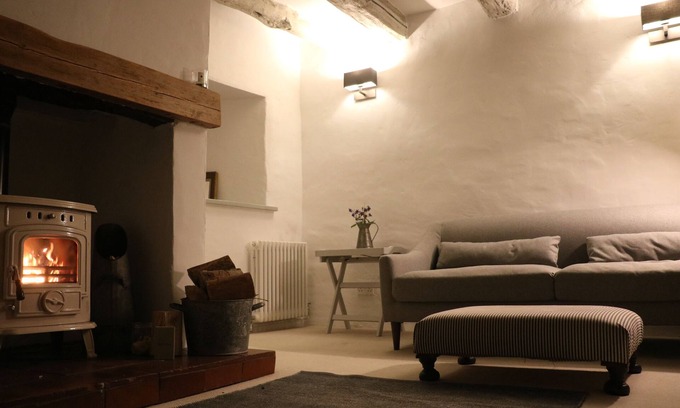 Beaworthy Cottage | Beautiful countryside retreat with hot tub in private garden