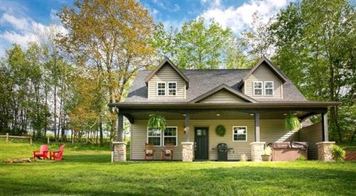 Sugarcreek House | Beautiful Countryside Cabin with Hot-Tub and Pond Views in Ohio
