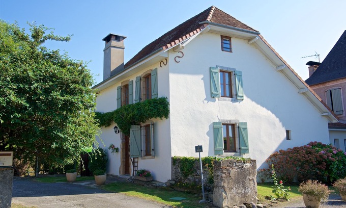 Susmiou Cottage | Beautiful countryside, 5 min walk from all amenities