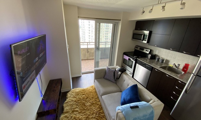Liberty Village Condo | Beautiful Cozy 1-BR Condo unit + Balcony