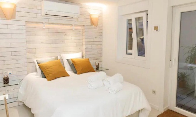Huertas Apartment | Beautiful & cozy apartment in the heart of Madrid