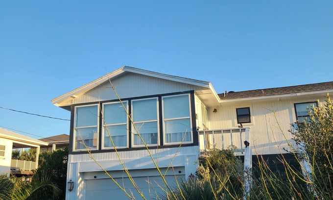 Toilla Segunda House | Beautiful Cozy Beach Cottage, 1 block to beach, west of hotels, easy access