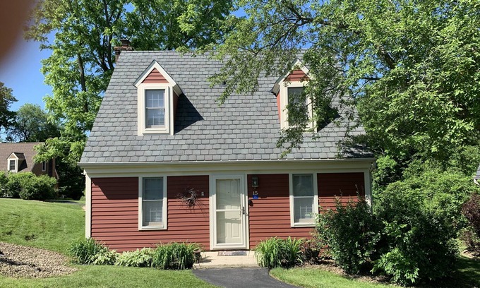 The Galena Territory House | Beautiful Cozy Getaway w/access to lake and pools! WIFI