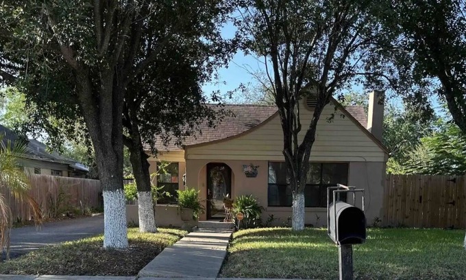 Harlingen House | Beautiful Cozy Harlingen Retreat!