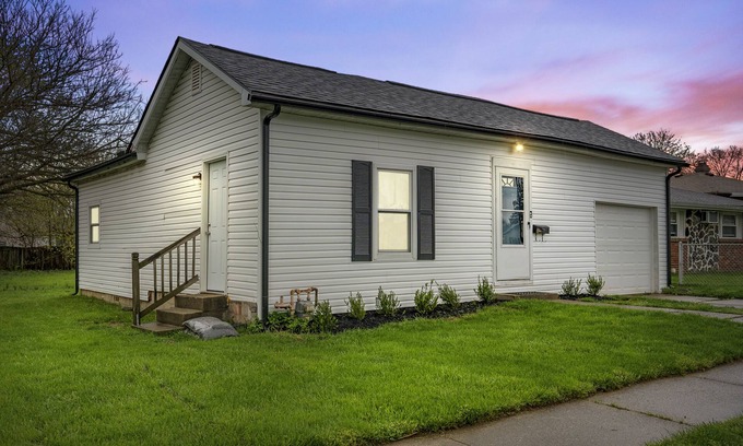 Fairborn House | Beautiful cozy home in Fairborn. Maid service included!