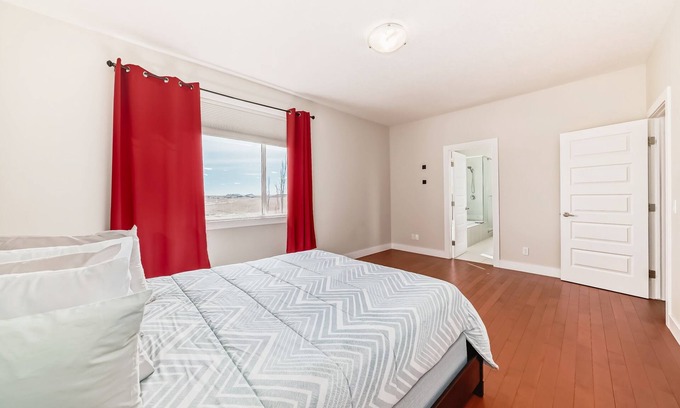 Airdrie House | Beautiful cozy home, Just 20 minutes from Calgary airport