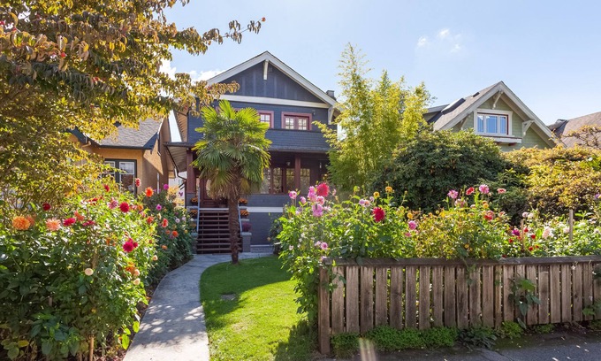 Kitsilano House | Beautiful, cozy & very clean 3BR in Posh Kitsilano, a must!