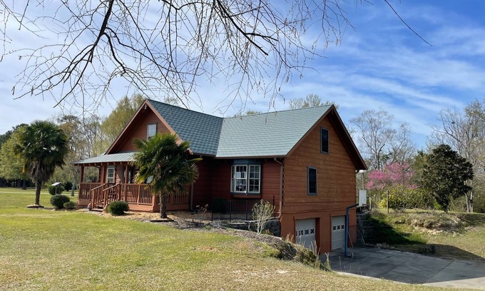 Deep Run House | Beautiful Creek-front Cabin convenient to Greenville and Kinston