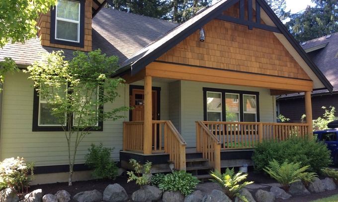 Lindell Beach Cottage | Beautiful Cultus Lake Cottage/sleeps10/3 BD+flex/3 bath/pool/hot tub/gym/theatre