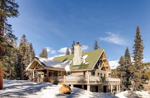 Valley of the Sun House | Beautiful Custom Log Cabin with Mountain Views, Pool Table & Hot Tub - The Claim