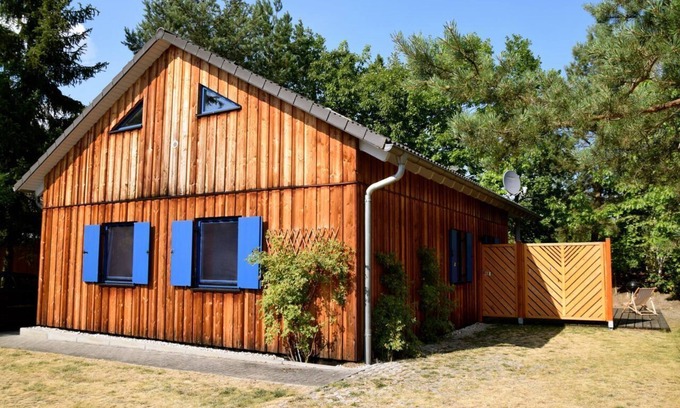 Wackersdorf House | Beautiful vacation home with a patio and gallery