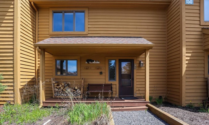 Davis Condo | Beautiful Deerfield condo has it all. Welcome Dutch Ridge!