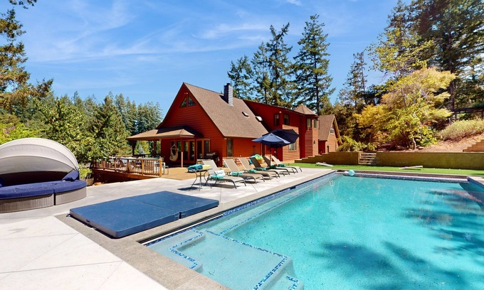 Freestone House | Beautiful dog-friendly Sebastopol home w/private pool & game room