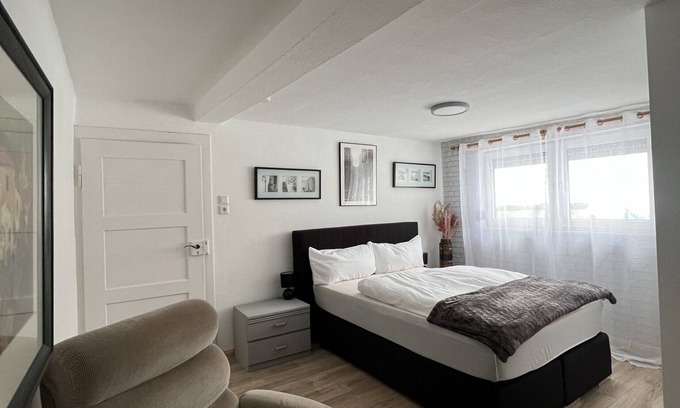 Steinsfeld Apartment | Beautiful double room with smart TV