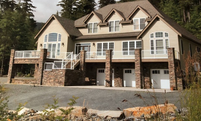 Sitka Apartment | Beautiful Downstairs Studio for rent