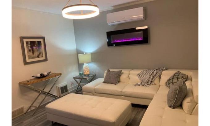 Manitowoc House | Beautiful downstairs unit.