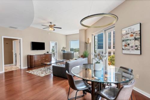 South Eola House | Beautiful Downtown Condo 1 Bed 1 Bath