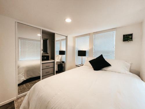 Old Southwest Apartment | Beautiful Downtown Cottage Onyx