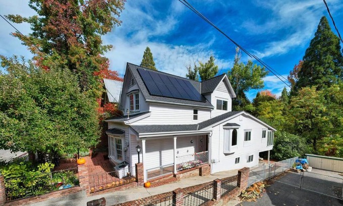 Nevada City House | Beautiful Downtown Home