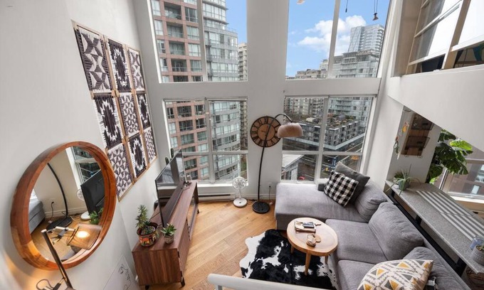 Downtown Vancouver Apartment | Beautiful Downtown Loft with full kitchen