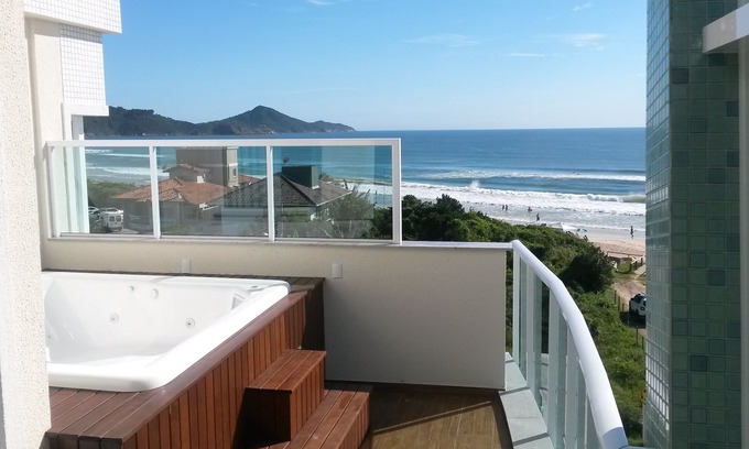Canto Grande Apartment | Beautiful duplex penthouse apartment in Praia de Mariscal, Bombinhas SC