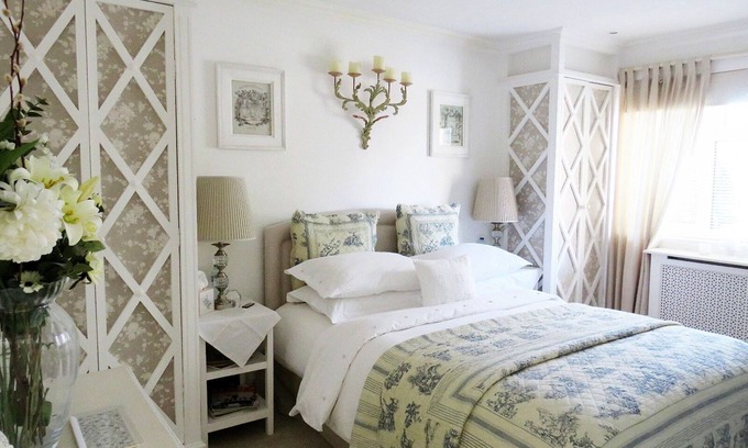 New Forest District Condo | Beautiful Elegant New Forest Town Getaway: Wifi, Terrace, Netflix, Parking