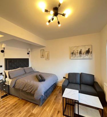 Hoe Street Apartment | Beautiful Entire Flat In London