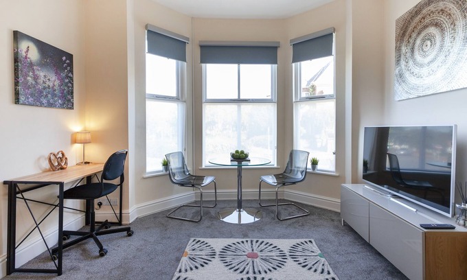 Thorpe Satchville Apartment | Beautiful, Entire Luxurious One Bedroom Flat